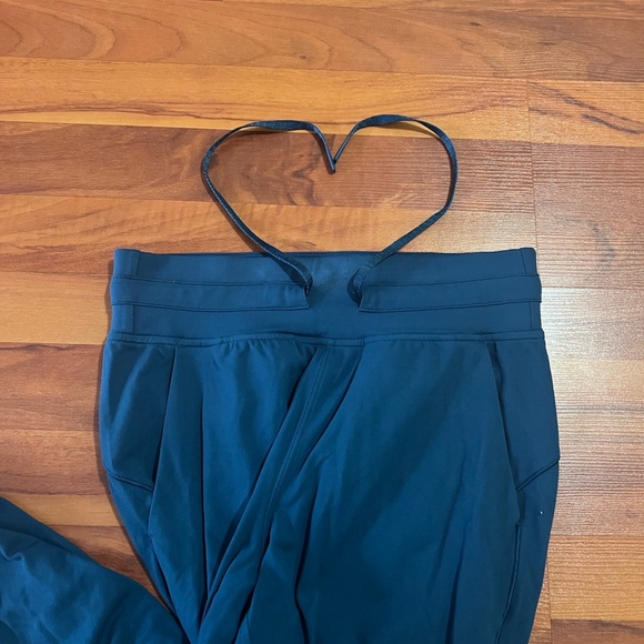 lululemon joggers - Picture 3 of 6